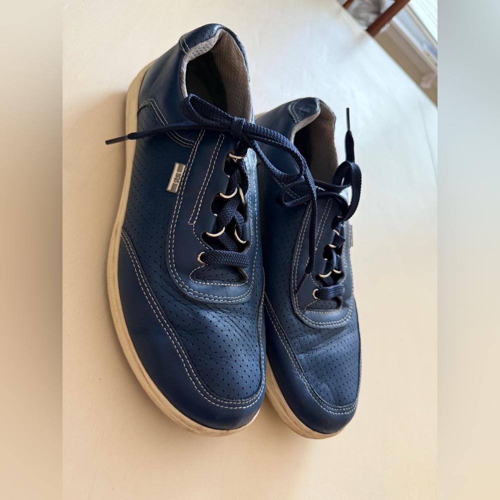 Uni-sex Blue Leather Shoes